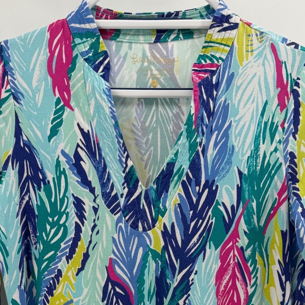Lilly Pulitzer Womens XS Tunic Top V-Neck 3/4 Sleeve Multi Color Feather Print